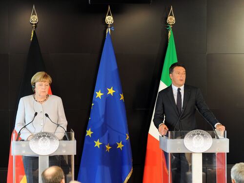 La Merkel in Italia loda Renzi: "Riforme fanno bene all'Ue"