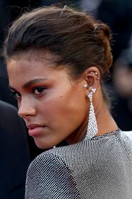 Tina Kunakey, la sexy compagna di Cassel a Cannes 7
