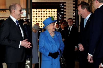 La regina Elisabette in visita alla Watergate House 7
