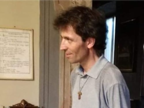 Prete ucciso in strada a Como: è stato accoltellato da un tunisino