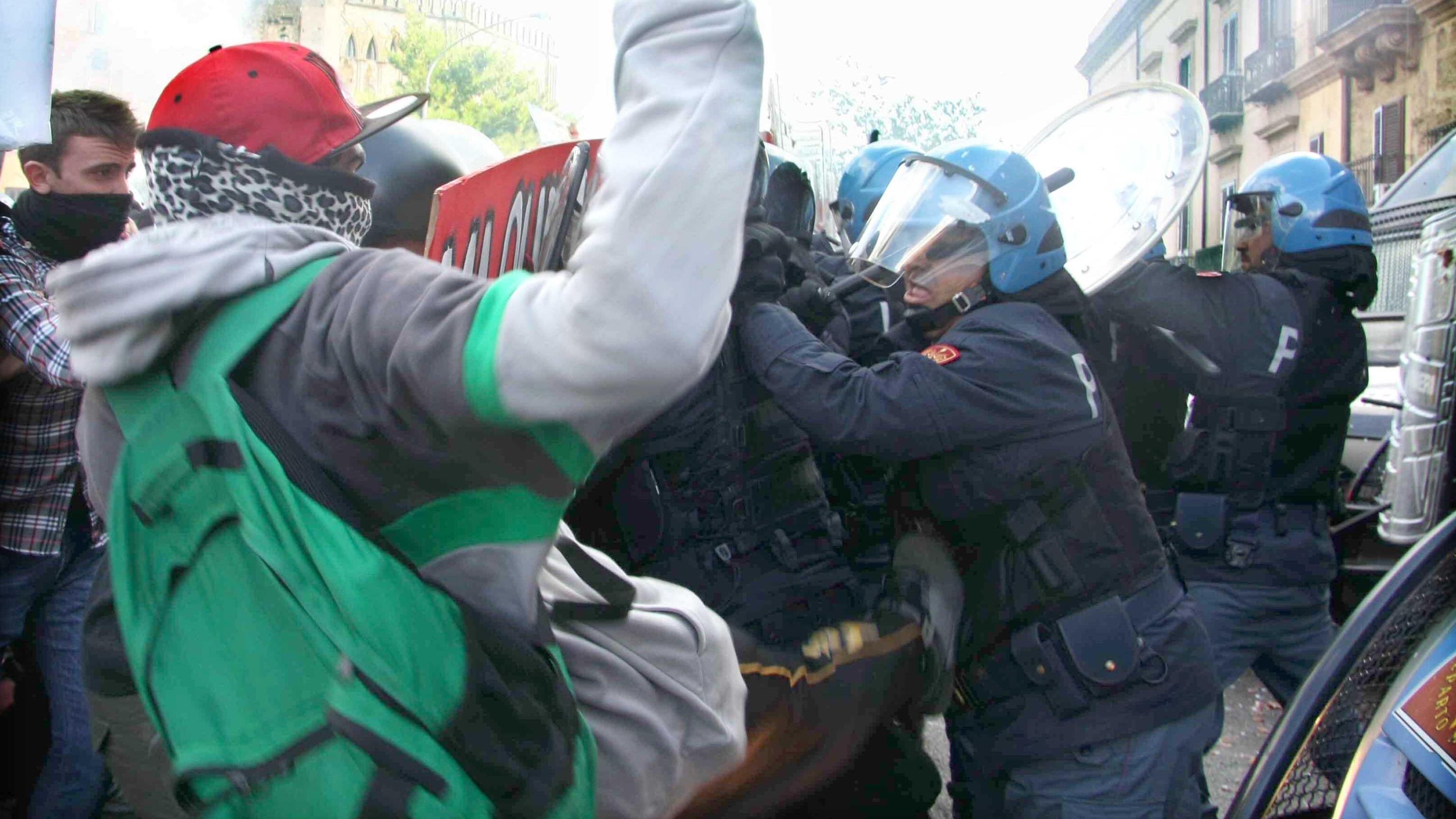 Disarmano la polizia