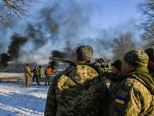 Ucraina, Poroshenko partecipa a un'esercitazione militare