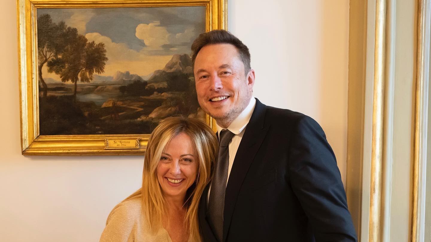 "Accordo con Starlink". Palazzo Chigi: "Nessuna intesa firmata". Musk: "Siamo pronti"