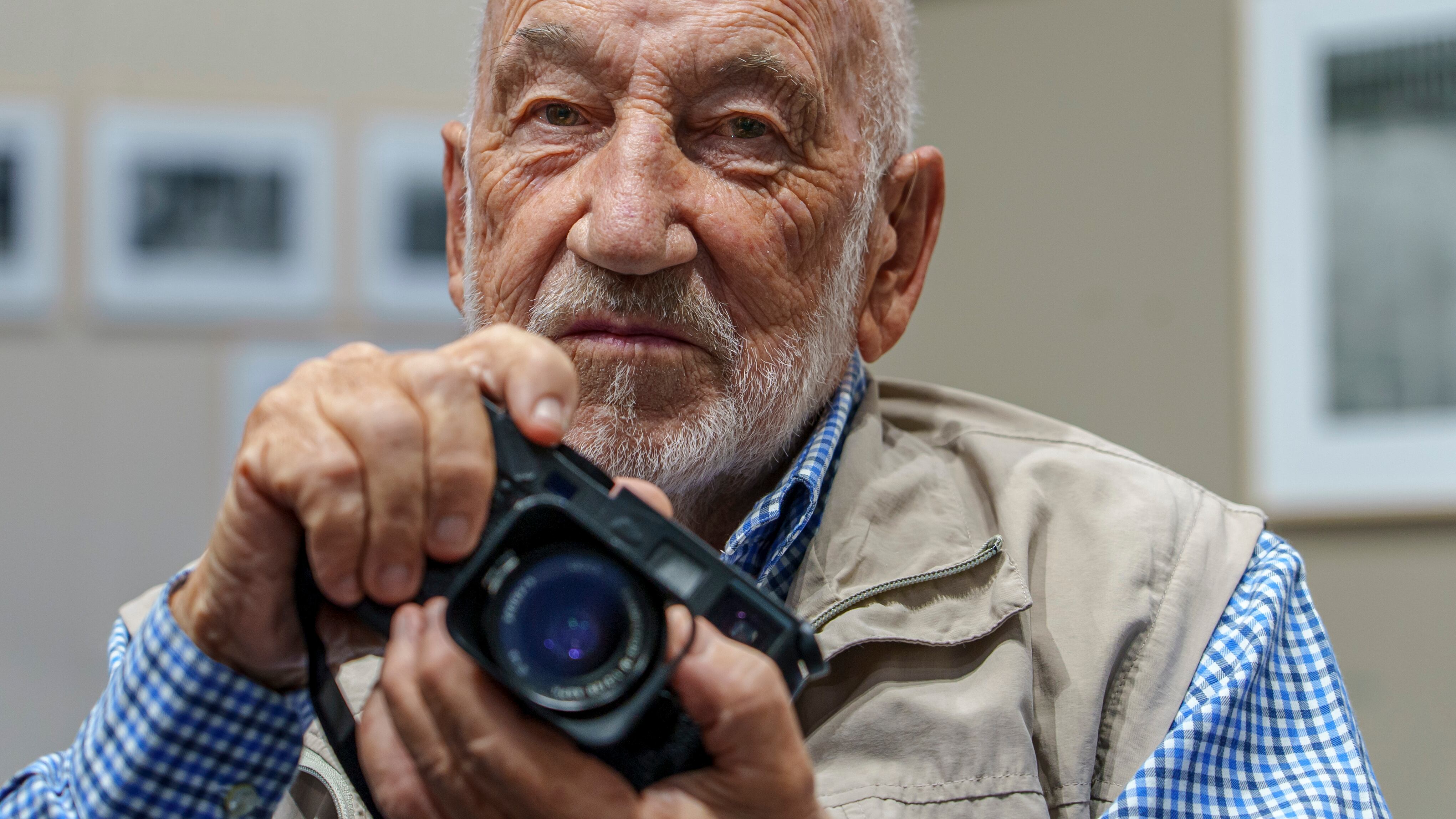 Morto Gianni Berengo Gardin, ecco i 5 scatti che lo hanno reso celebre