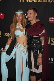 Paris Hilton come Cleopatra per beneficenza 1