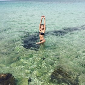 Bella Hadid si mostra in topless 14