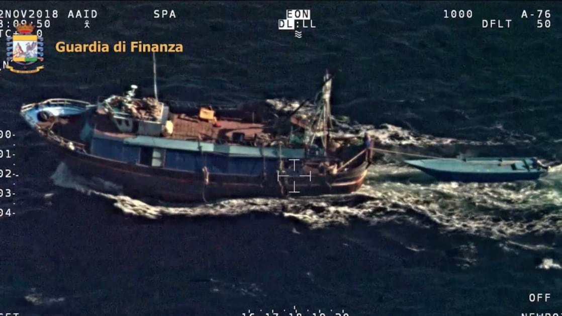 Altri due barconi verso l'Italia, Salvini: "Questa volta li fermo"