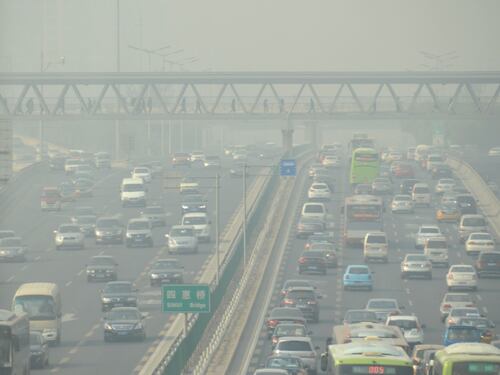 Smog, riscaldamenti abbassati e stop alle auto senza filtro