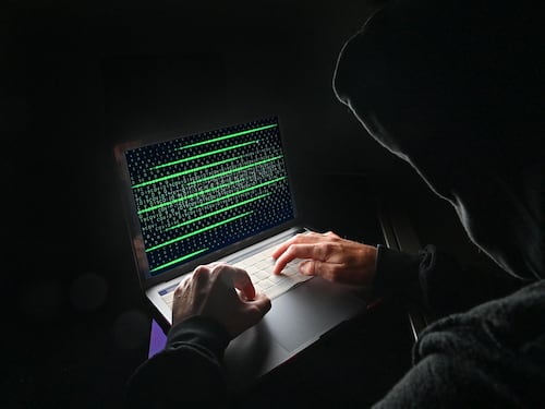 Maxi attacco hacker contro una piattaforma sanitaria: rubati i dati delle cartelle cliniche
