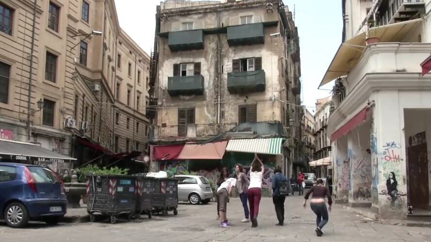 Palermo, turista accerchiata e molestata da 4 minorenni: indagini