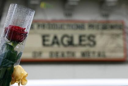 Gli Eagles of Death Metal tornano a Parigi 4