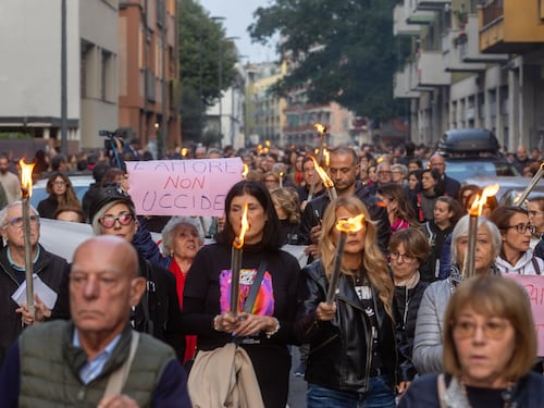 Anche la mamma alla fiaccolata. Gorla scende in strada per Pamela