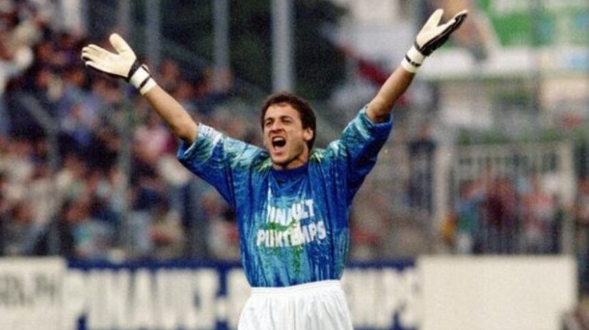 Il portiere che ha perso la memoria e la sta ritrovando tra i pali bianchi