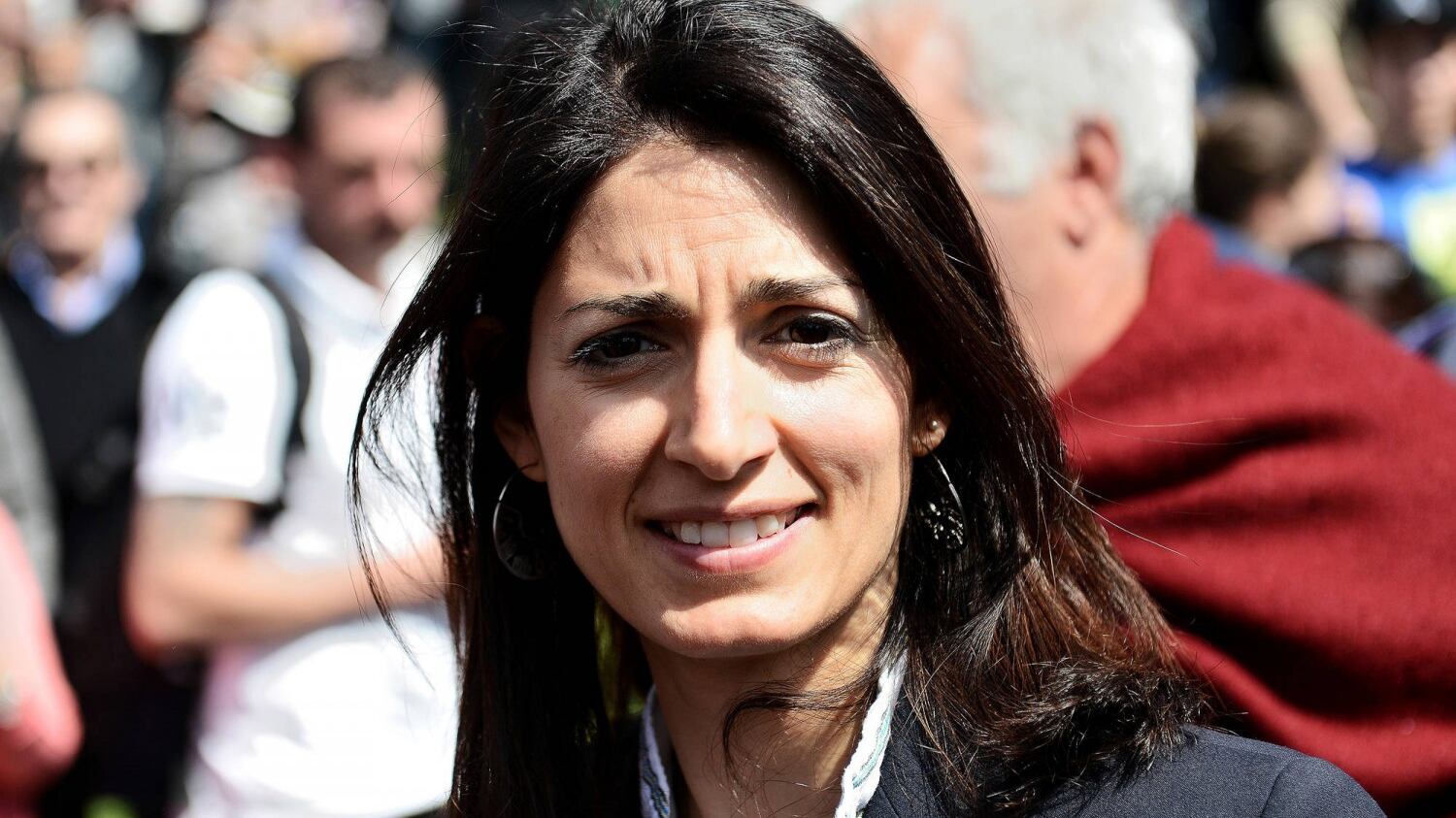 Raggi peggio di Marino: bocciata dal 67% dei romani
