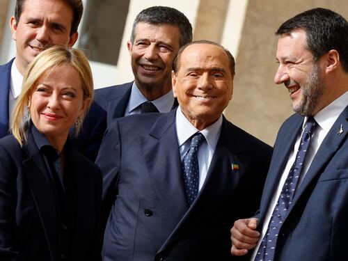 La lettera di Meloni per il Cav: "Hanno provato a sconfiggerlo ma lui ha vinto"