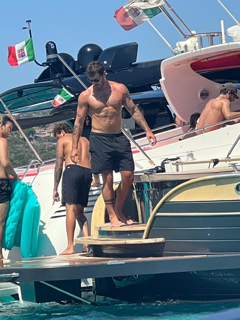 Stefano De Martino, vacanze in Corsica 4