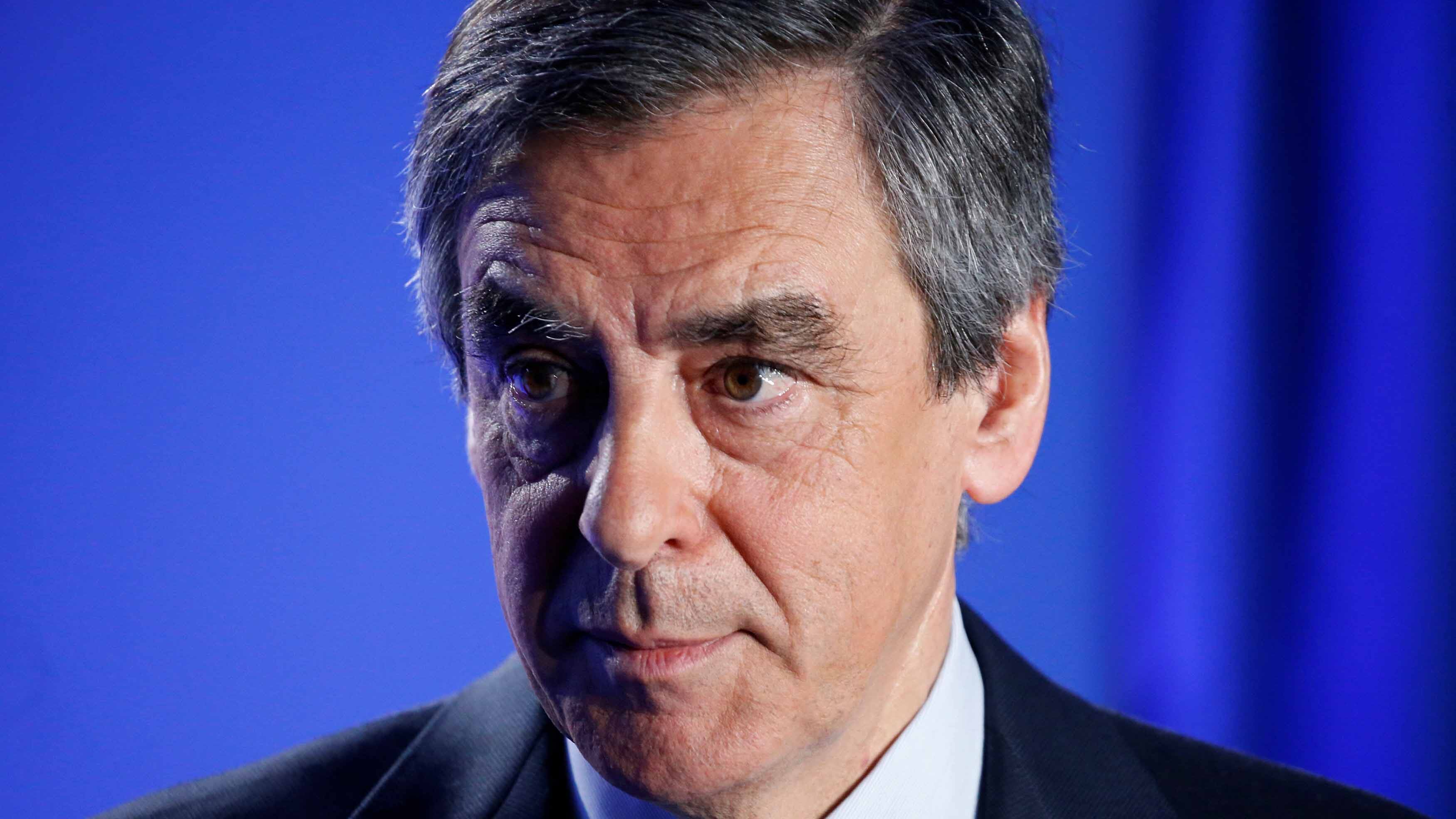 Francia, l'ex premier Fillon rinviato a giudizio