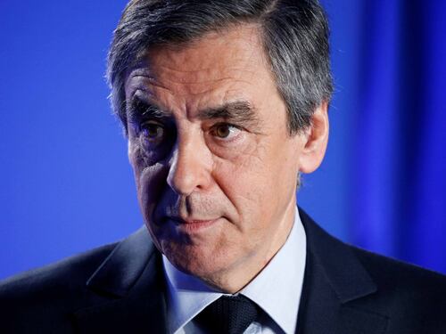 Francia, l'ex premier Fillon rinviato a giudizio