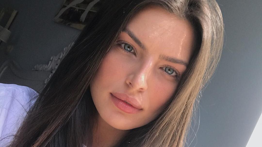 Ciao Darwin, la sexy Alba Vejseli è la nuova Madre Natura