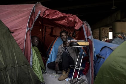 Ora Parigi sta diventando la nuova Calais 1