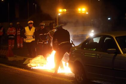 Monza, imprenditore protesta dandosi fuoco 4