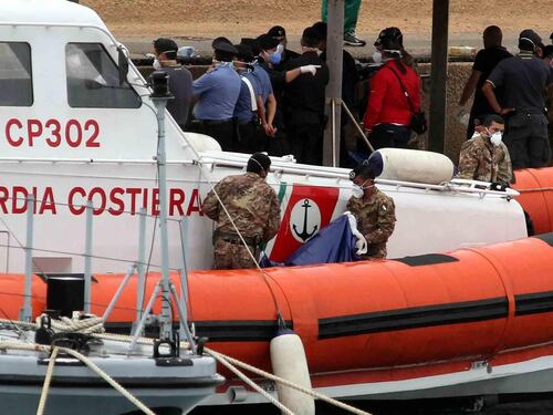 Le cose che non servono a Lampedusa