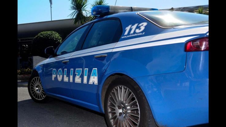 Ferrara, straniero picchia poliziotta. E lo liberano subito