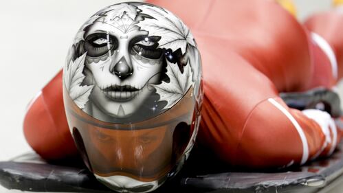 Il casco della slittinista canadese Sarah Reid 10