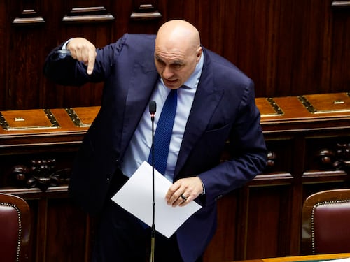 Crosetto: “I fatti di Milano sono il frutto della guerra ibrida”