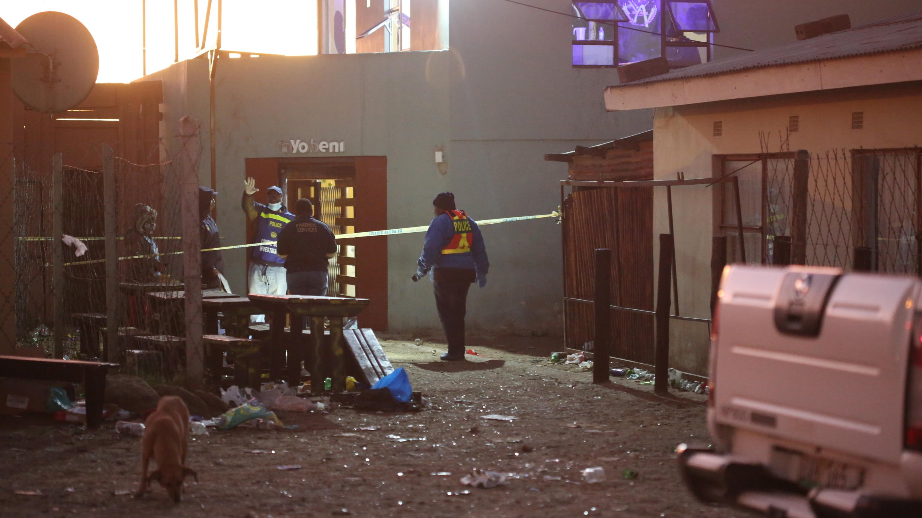 Sabato tragico in un nightclub in Sudafrica. Muoiono 22 giovani, è giallo sulle cause
