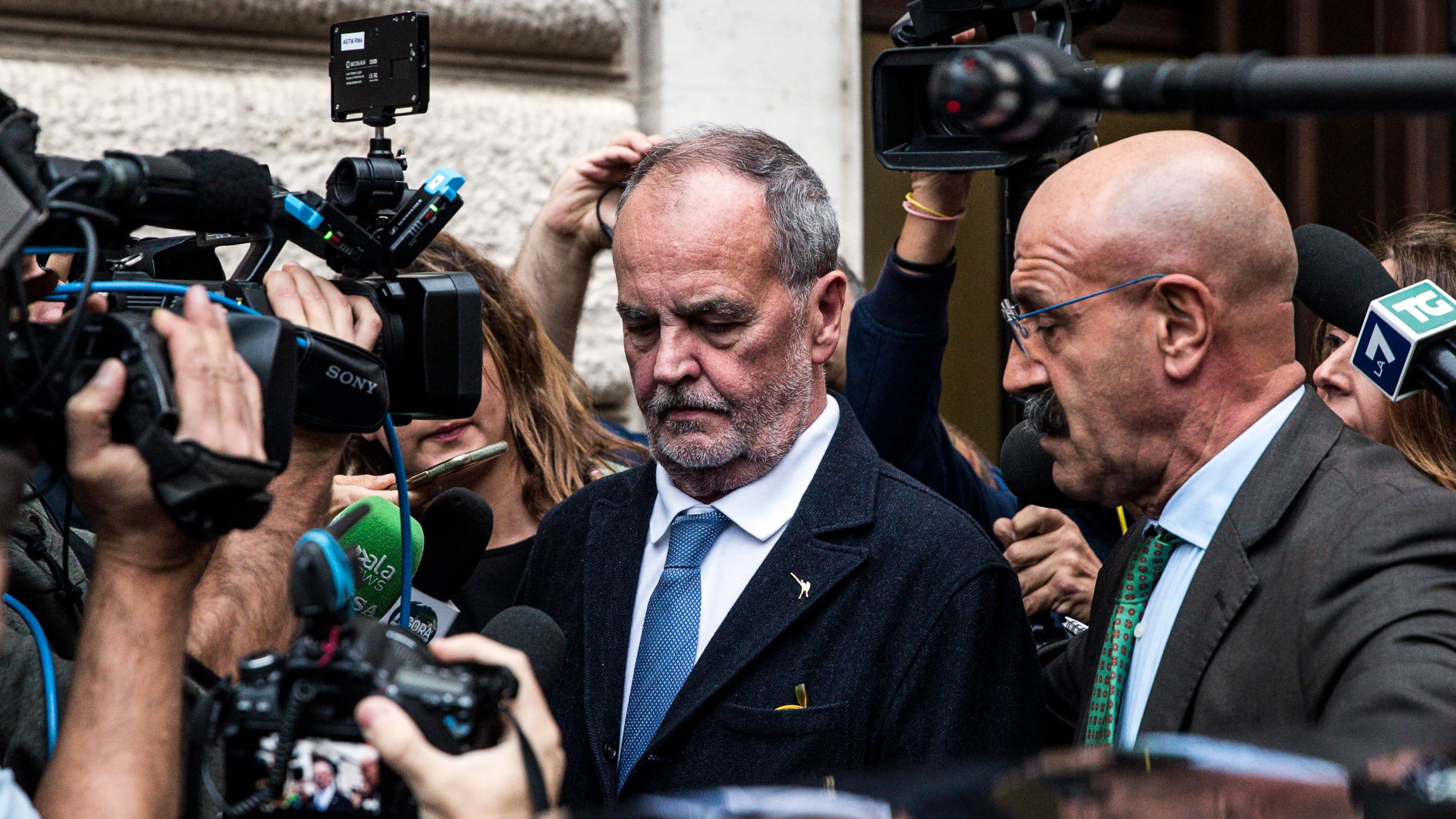 Calderoli dimesso dall'ospedale: "Ora rimetto il turbo"