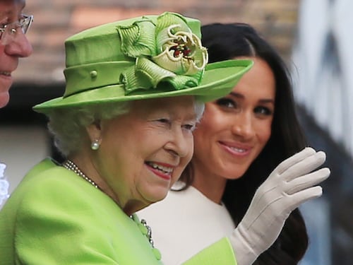 La Regina è "affaticata" e cancella gli impegni: preoccupazione a Londra
