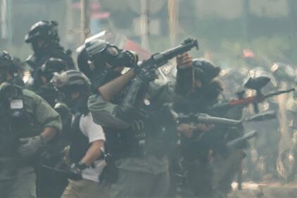 Hong Kong, la polizia assedia il Politecnico occupato 3
