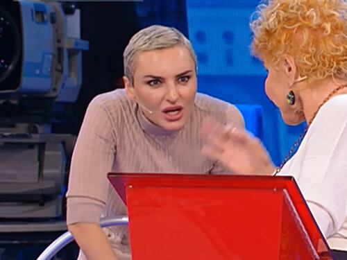 Ornella Vanoni scatenata su Arisa: "Vuoi stare ferma almeno sei mesi?"