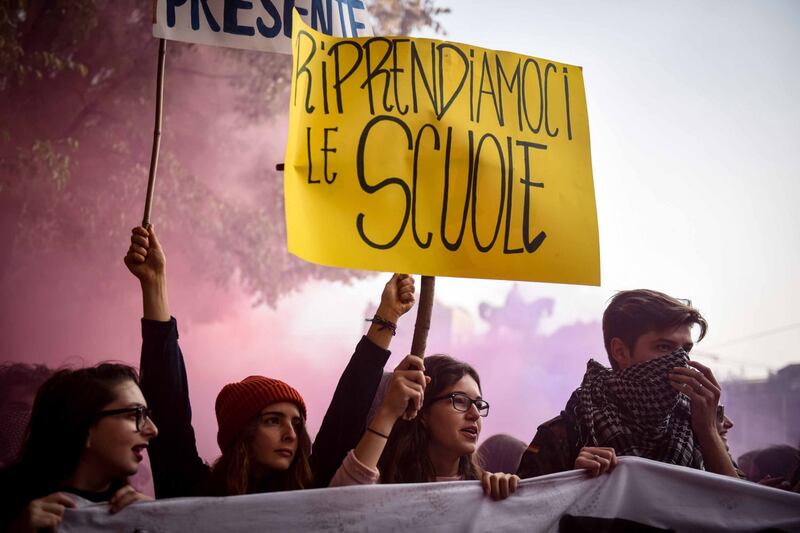 Corteo di studenti in protesta 18