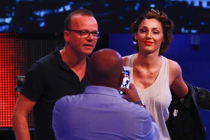Anna Tatangelo hot, trasparenze a letto 13