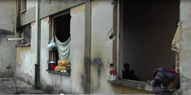 Milano, rom e migranti occupano palazzi dal 2015 6
