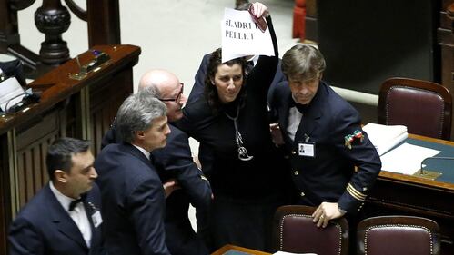 La protesta in aula dei 5 Stelle 1