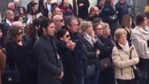 Incidente di Musile, Franco Antonello e il padre di Giulia si abbracciano ai funerali della ragazza