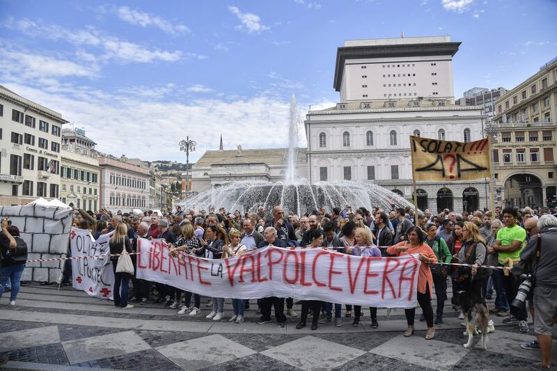 Genova, la protesta contro il governo 7