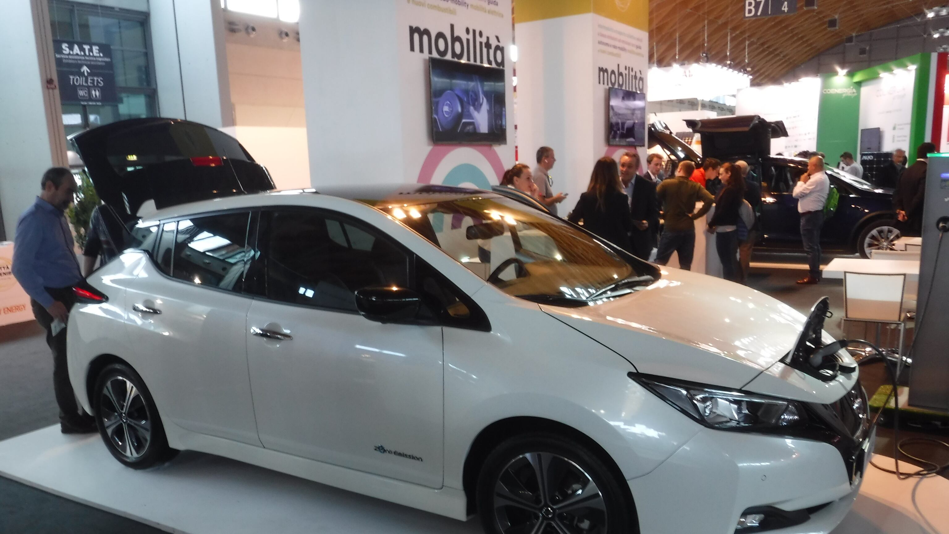 Auto, il 78% degli italiani passerebbe all'elettrico