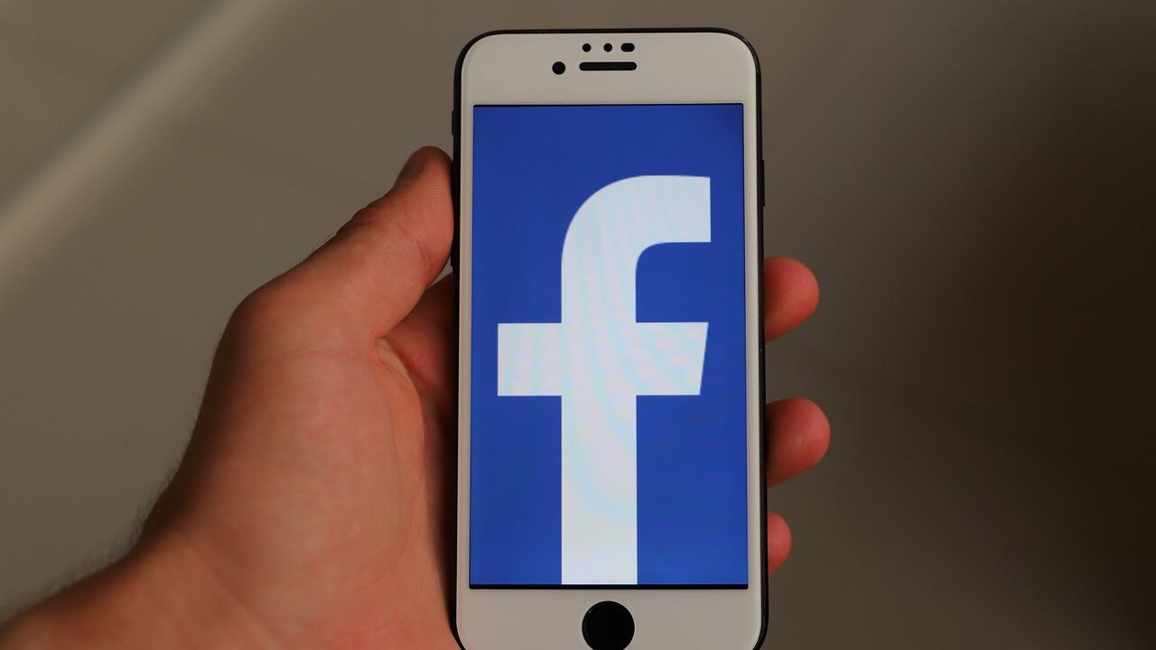 Chiuso "Mia Moglie", il gruppo Facebook con le foto rubate: ma nascono subito i cloni
