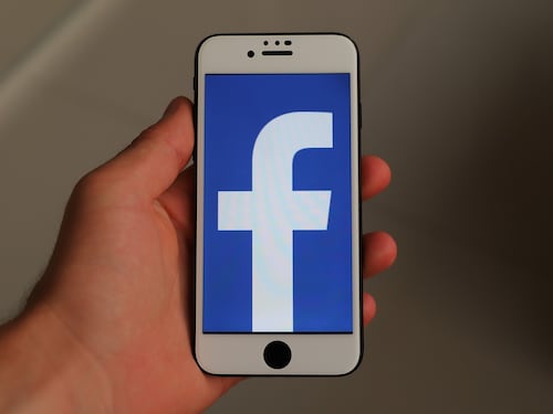 Chiuso "Mia Moglie", il gruppo Facebook con le foto rubate: ma nascono subito i cloni