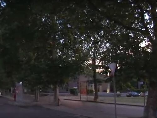 Un folle inseguimento in auto, poi lo straniero ferisce militare
