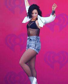 Demi Lovato, topless per Complex Magazine 9