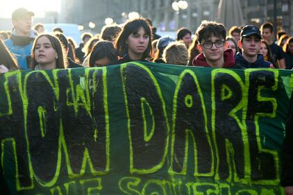 Milano, manifestazione globale per il clima. Il corteo attraversa la città 4