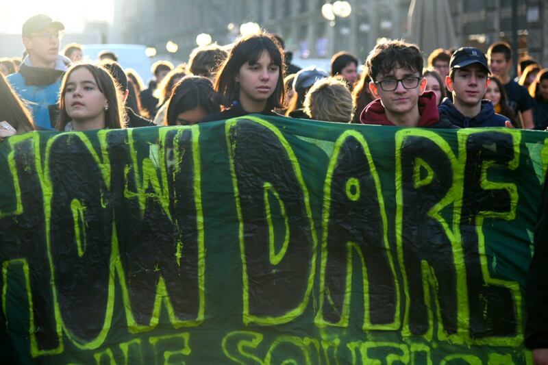 Milano, manifestazione globale per il clima. Il corteo attraversa la città 4