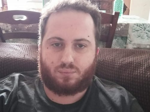 Ragazzo di 26 anni tenta suicidio con una balestra: è grave