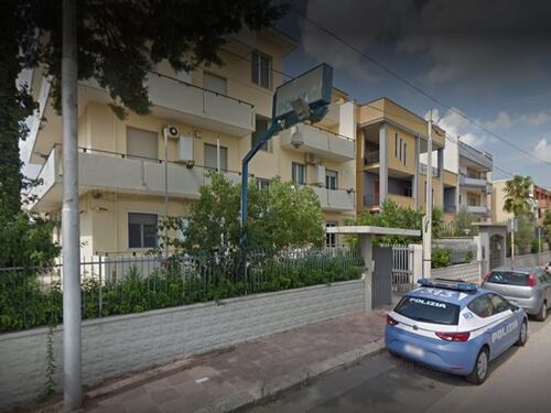 Finge malore, poi pesta e stupra 95enne: pregiudicato in manette