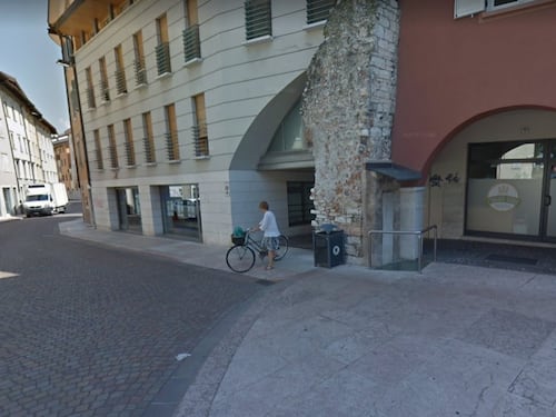 Trento, difende ragazza molestata da straniero e viene aggredito